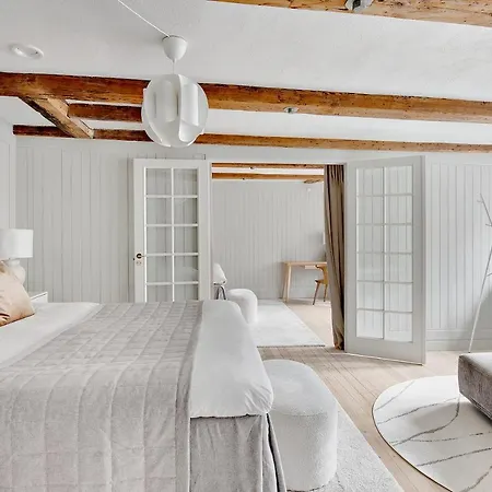 Sanders Secret - Pleasant Three-bedroom Townhouse Near Main Attractions Ferienhaus