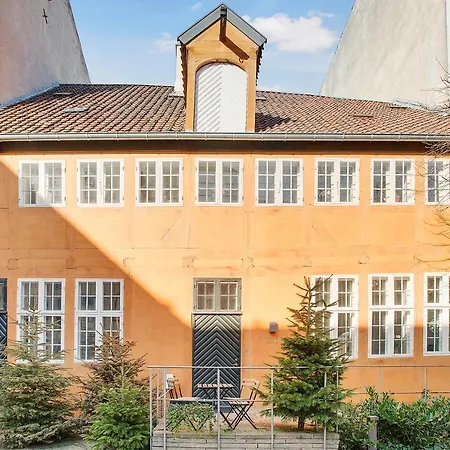 Sanders Secret - Pleasant Three-bedroom Townhouse Near Main Attractions Holiday home